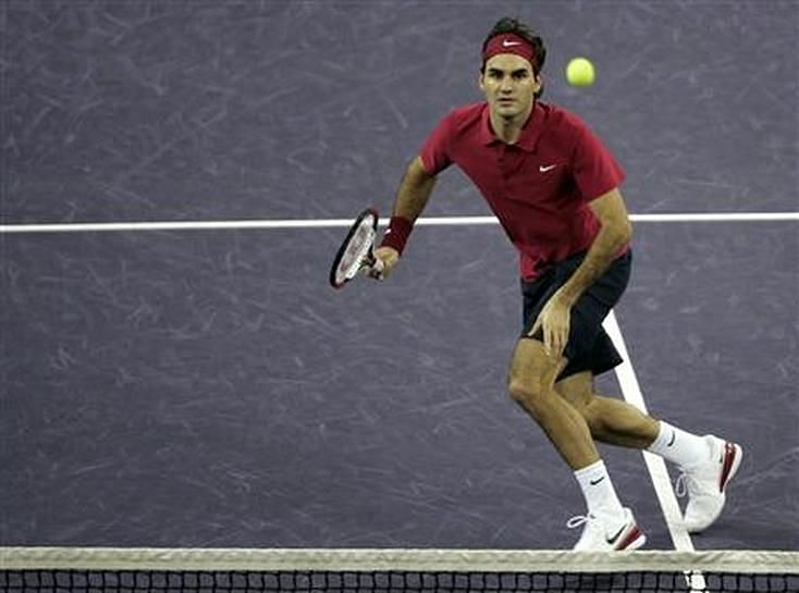 Federer beats Nadal in the 2007 ATP Finals semifinals.