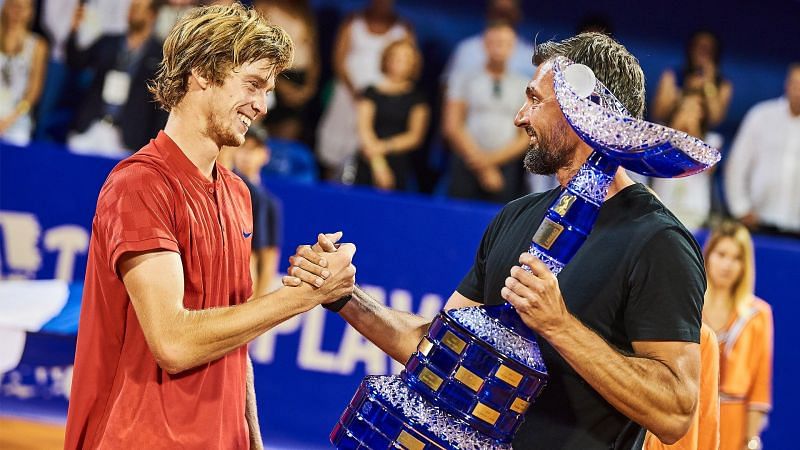 Andrey Rublev (left) receives the 2017 Umag title from Goran Ivanisevic.