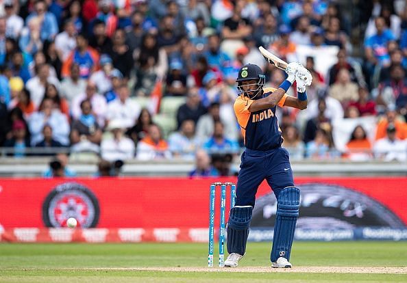 Hindi Cricket News - हार्दिक पांड्या ने लगाया तूफानी शतक, पारी में जड़े 10 छक्के