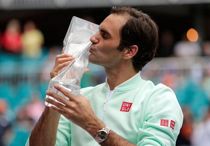 Federer poses with his 28th Masters 1000 title at the 2019 Miami Open.