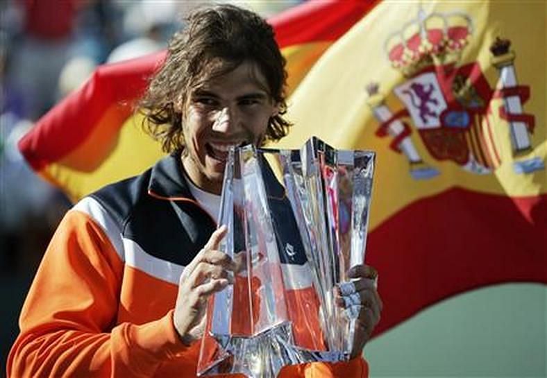 Nadal lifts his second Indian Wells title in 2009.
