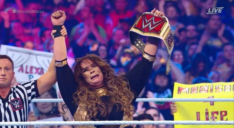 Nia Jax received a standing ovation at WrestleMania 34