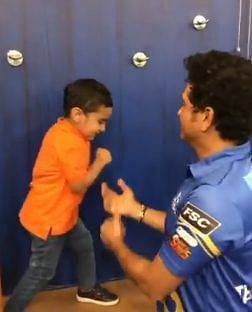 इरफान पठान के बेटे के साथ बॉक्सिंग करते नजर आए सचिन तेंदुलकर, शेयर किया वीडियो