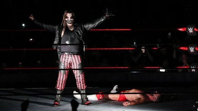 एरीना की लाइट बंद होते ही द फीन्ड तुरंत WWE रिंग में कैसे आ जाते थे?
