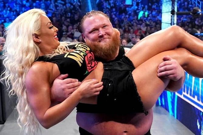 Mandy Rose reacts to Otis' injury at Elimination Chamber