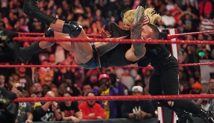 Orton attacks Beth Phoenix