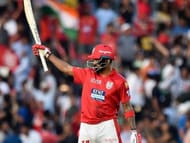 KL Rahul acknowledging the crowd after his record-breaking fifty off only 14 balls against DD in IPL 2018