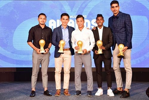 Nishu Kumar, Sunil Chhetri, Suresh Wangjam, Leon Augustine and Gurpreet Singh Sandhu at the BFC Awards Night