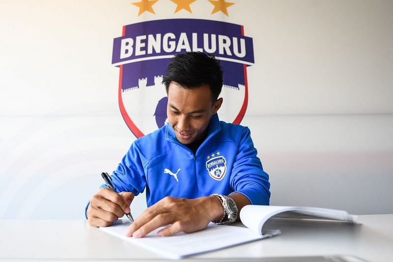 Udanta Singh signs the new contract