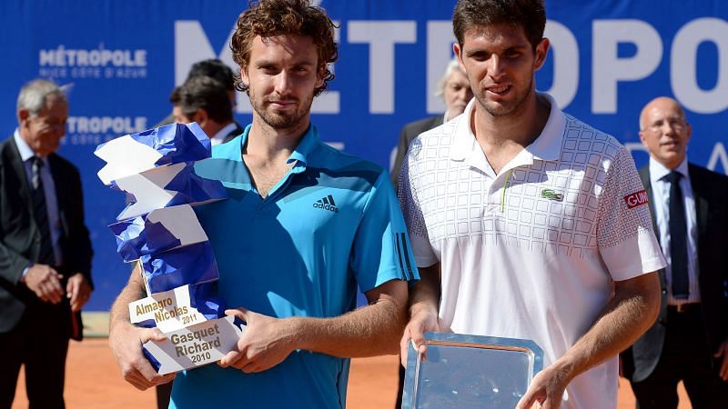 Ernests Gulbis (left) lifts his 6th singles title at 2014 Nice