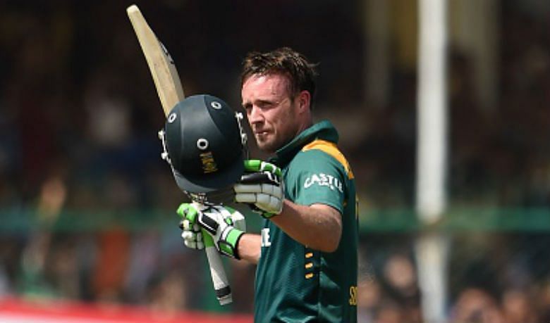 AB de Villiers takes the plaudits after scoring his hundred