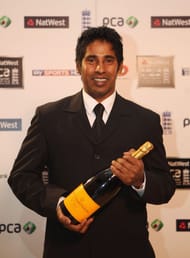Chaminda Vaas opens the bowling for Sri Lanka Legends