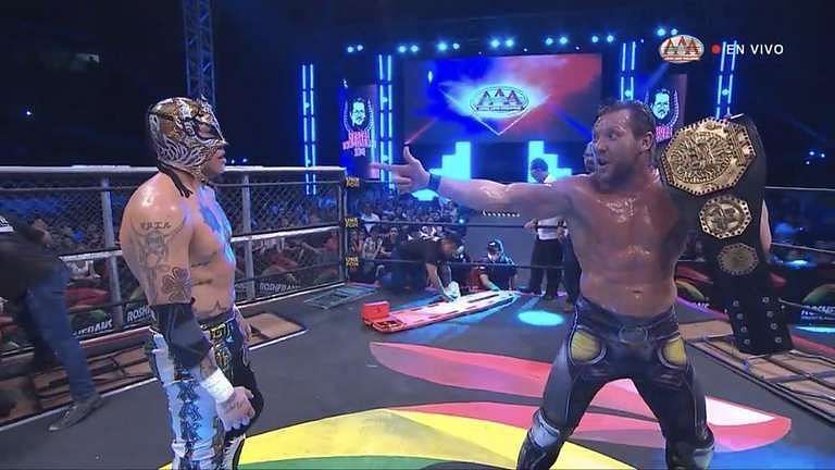 Kenny Omega challenging Dragon Lee to a match for the AAA Mega Championship