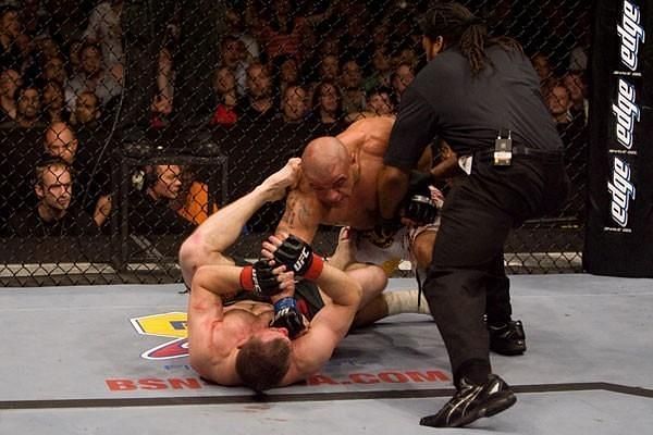 Thiago Alves took out Matt Hughes with a brutal flying knee in 2008