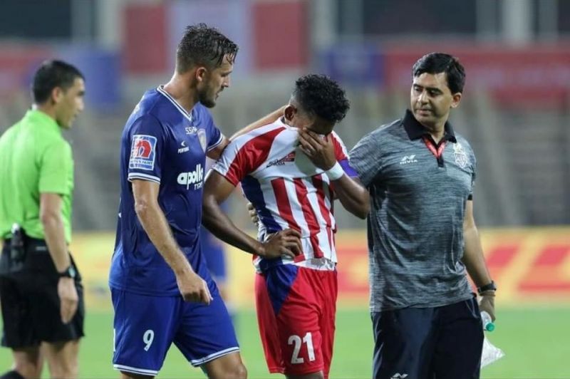 Roy Krishna (C) and Nerijus Valskis (L)