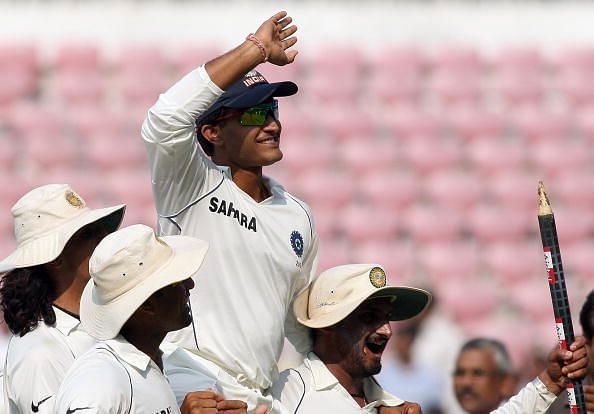 आखिरी टेस्ट खेल रहे सौरव गांगुली को सम्मान देते हुए भारतीय खिलाड़ी