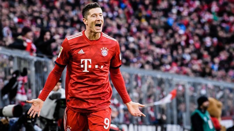 Robert Lewandowski is one of the top active strikers in world football. 