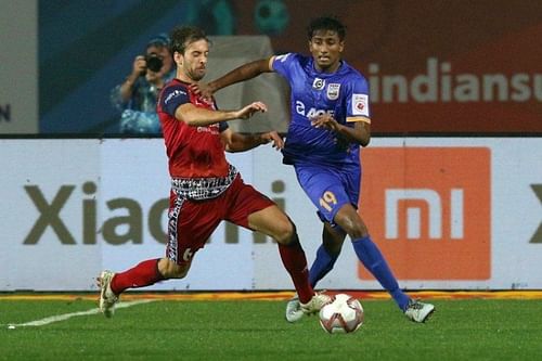 Vignesh (R) was the only ISL player in the 2019-20 season from Bengaluru