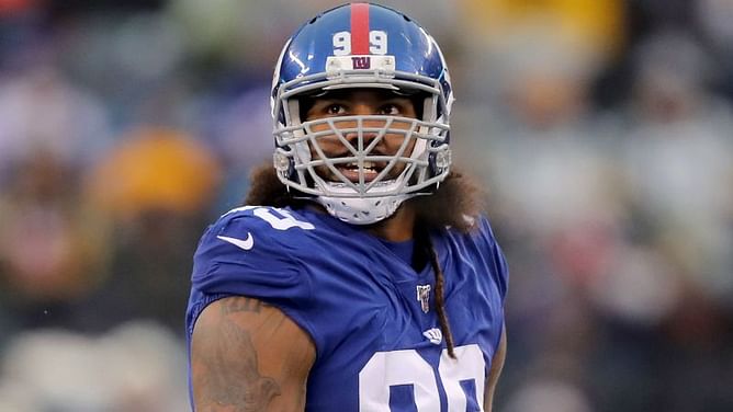 New York Giants DL Williams signs franchise tender