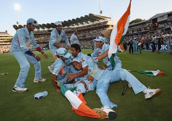 भारतीय टीम के खिलाफ फाइनल के बाद खुशी मनाते हुए