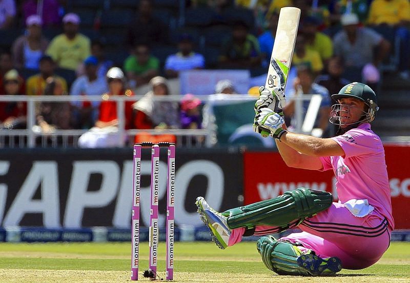 De Villiers manipulates the ball thanks to his unorthodox approach.