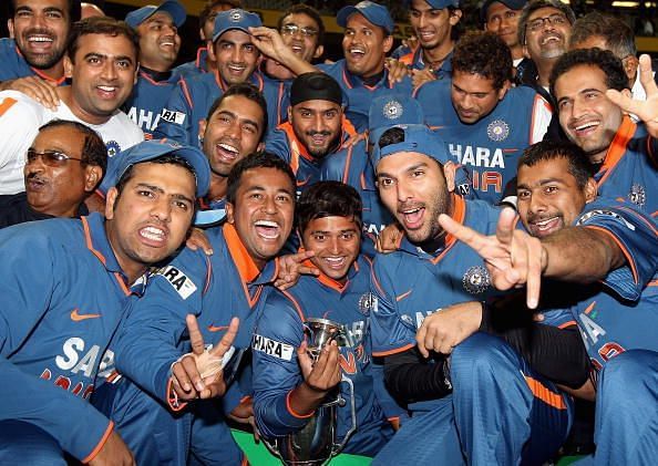 भारतीय टीम वनडे सीरीज जीतने के बाद ट्रॉफी जीतने के बाद