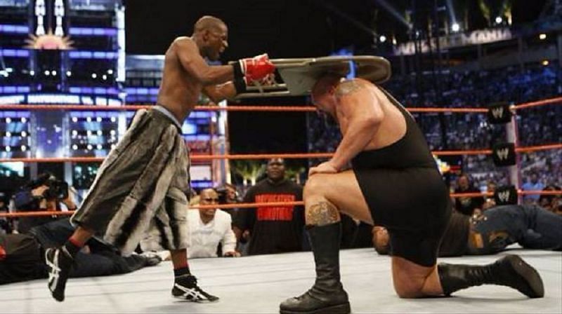 Mayweather rocks The Big Show at WrestleMania