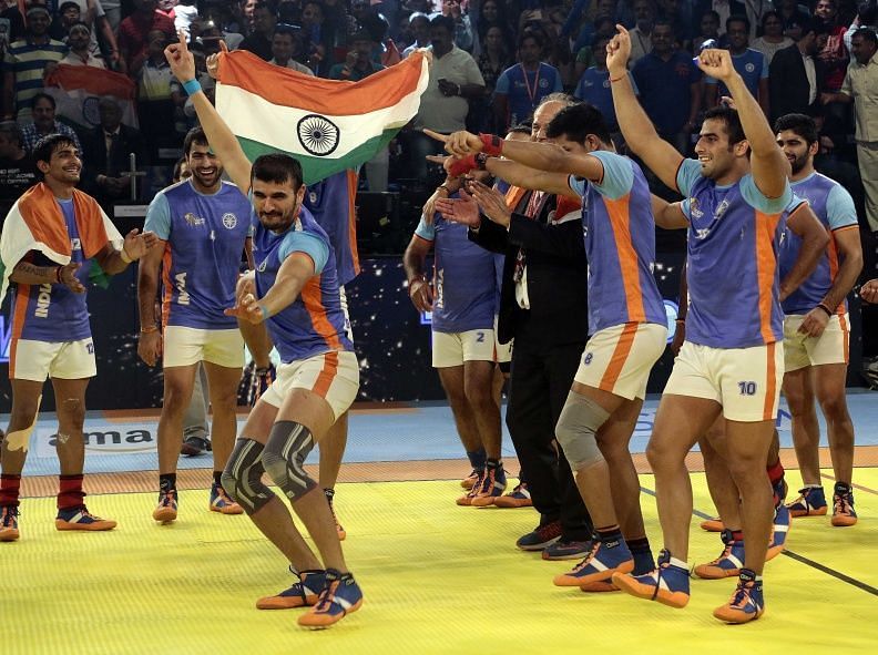 2016 कबड्डी वर्ल्ड कप जीतने के बाद सेलिब्रेट करते हुए भारतीय खिलाड़ी