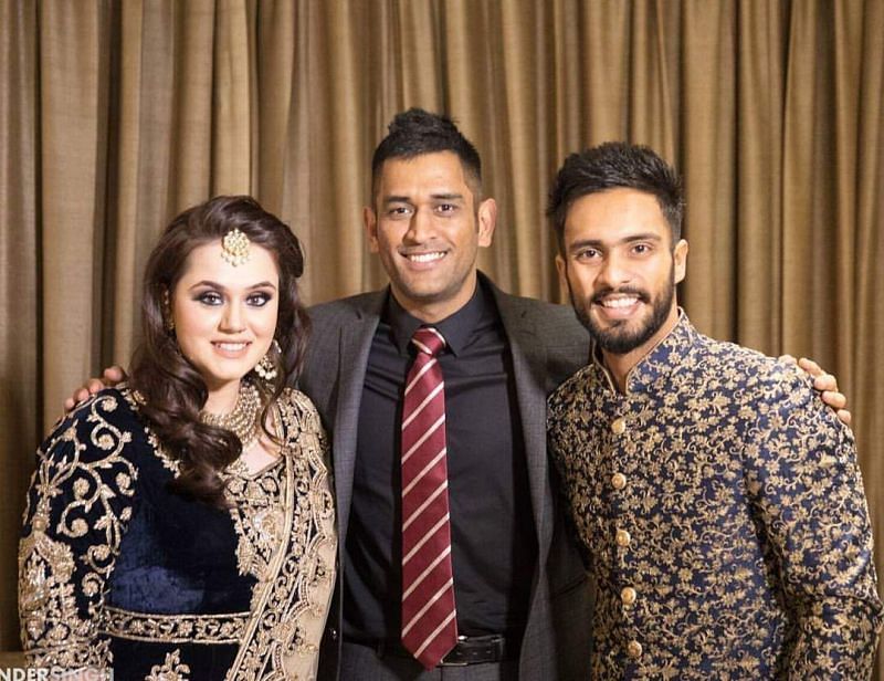 MS Dhoni surprised Mandeep Singh by attending the Punjab batsman&#039;s wedding Enter caption
