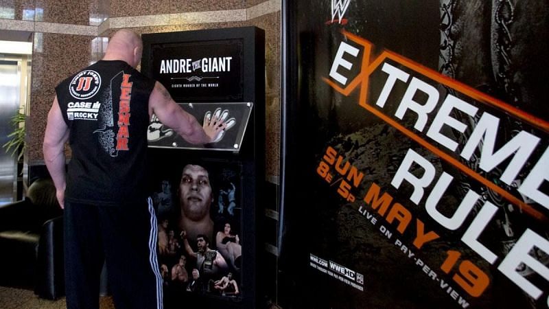 Lesnar comparing the size of his hand to that of Andre The Giant