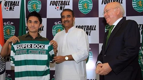 Sunil Chhetri (left)