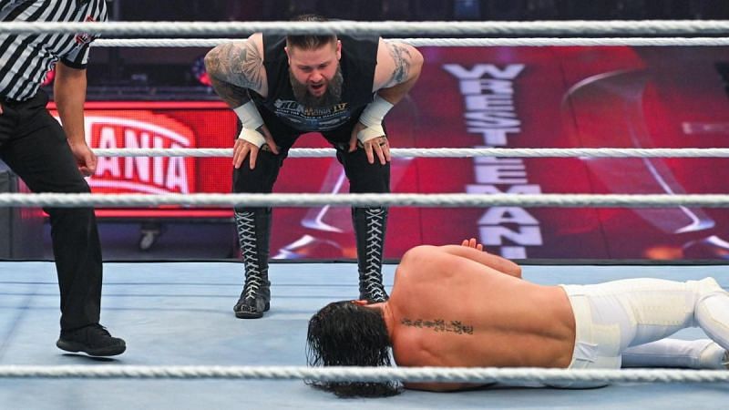 Kevin Owens beat Seth Rollins at WrestleMania 36