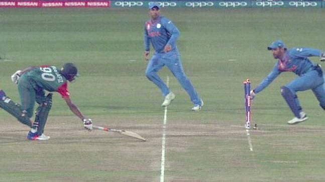 MS Dhoni decided to sprint to the wicket instead of attempting the throw