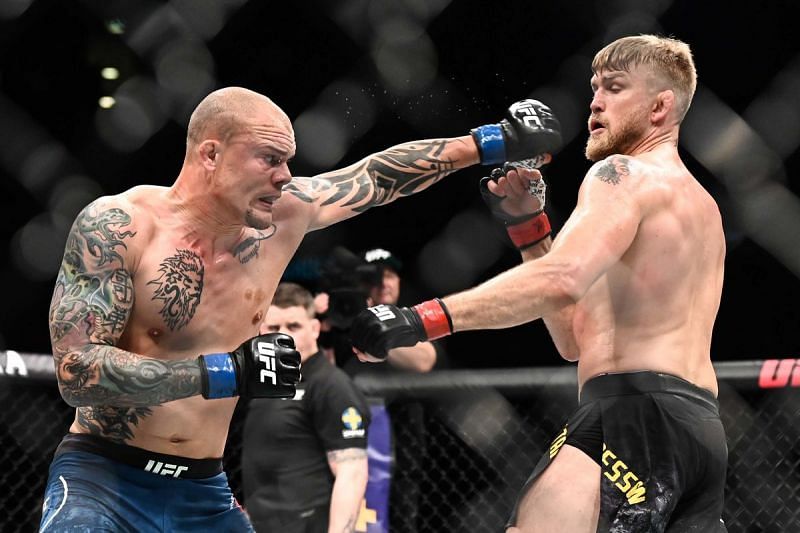 Anthony Smith upset Alexander Gustafsson in his last Octagon outing