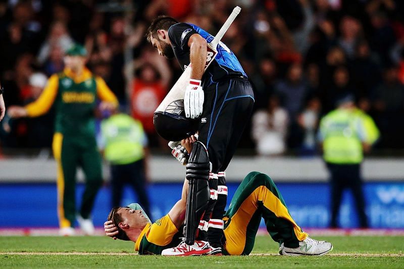 Grant Elliot offering a helping hand to Dale Steyn
