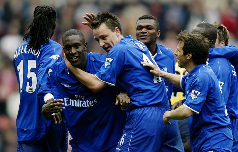Carlton Cole celebrates with John Terry and other Chelsea teammates