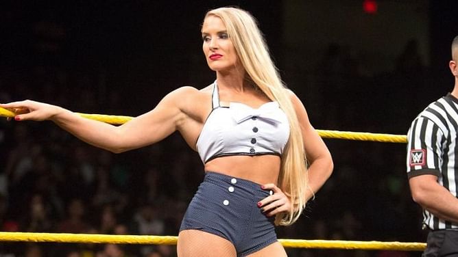 Former RAW Women's Champion jokes about Lacey Evans being thrown from a roof