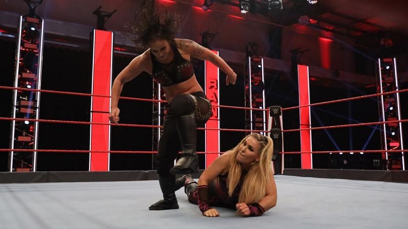 Natalya appeared to be struggling against Shayna Baszler