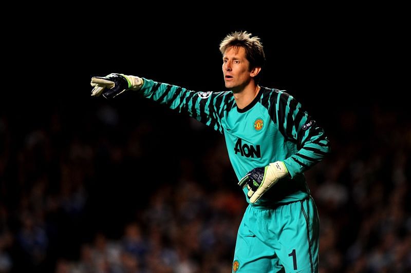 Manchester United&#039;s legendary goalkeeper Van Der Sar was excellent with his feet