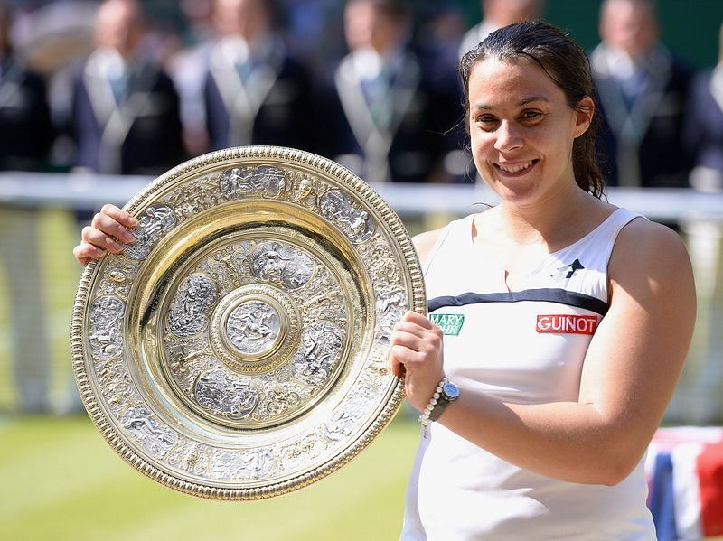 Marion Bartoli with the 2013 Wimbledon women&#039;s singles trophy