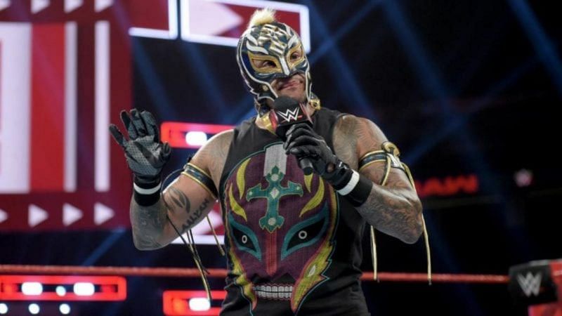 Mysterio announcing his retirement one week in advance?