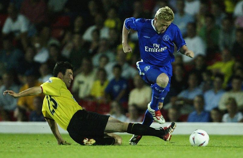 Damien Duff of Chelsea jumps a tackle