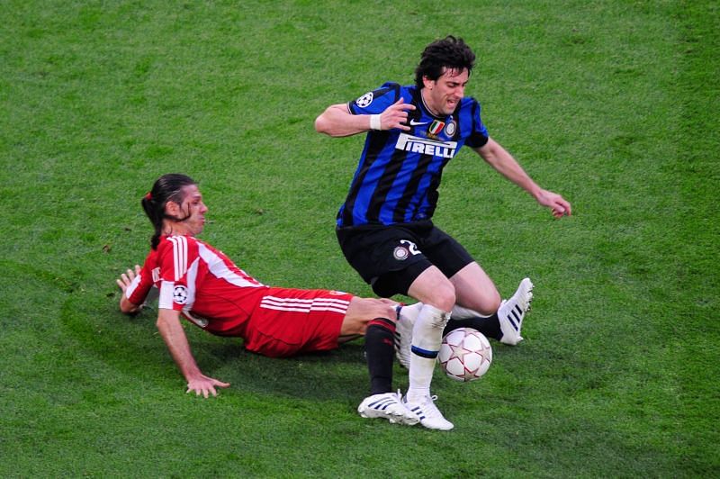 Compatriots Diego Milito and Martin Demichelis vie for the ball in the Champions League final.