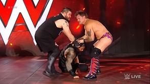 5 WWE Superstars who defended Championships in Handicap matches