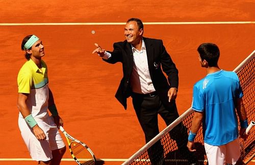 Rafael Nadal (extreme left) with Novak Djokovic and umpire Mohamed Lahyani