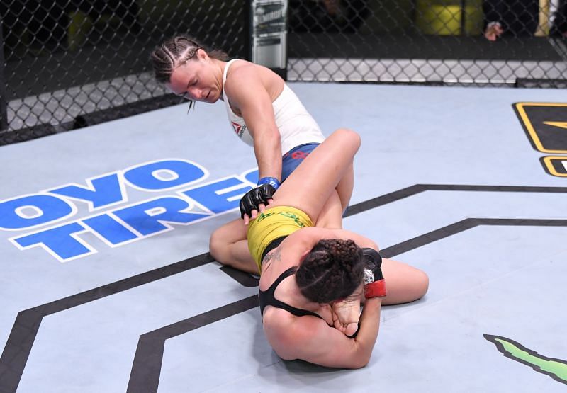 Mackenzie Dern used a beautiful kneebar to submit Hannah Cifers