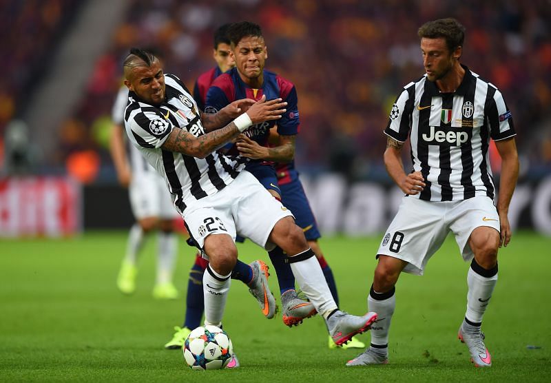 Arturo Vidal (L)