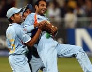 जोगिंदर शर्मा अन्य खिलाड़ियों के साथ सेलिब्रेट करते हुए