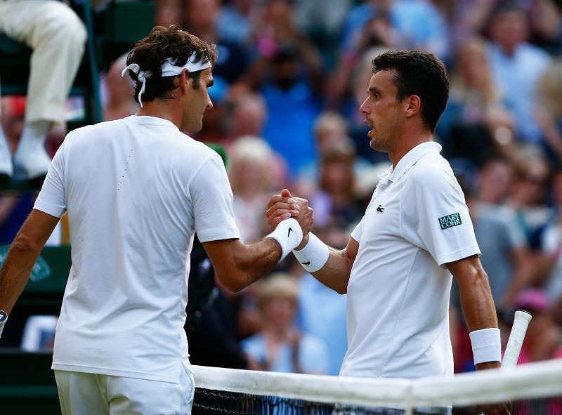 Roger Federer (L) and Roberto Bautista Agut