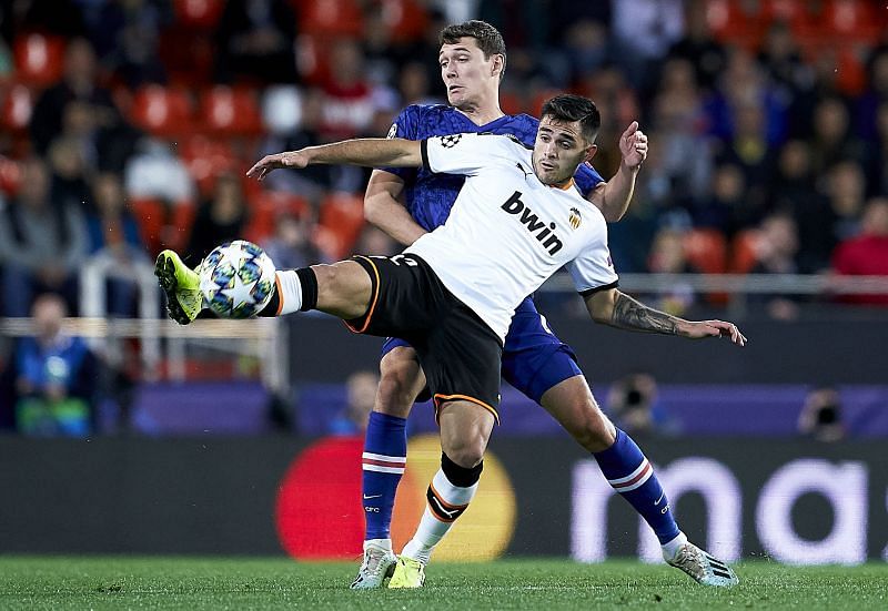 Maxi G&oacute;mez for Valencia in the UEFA Champions League